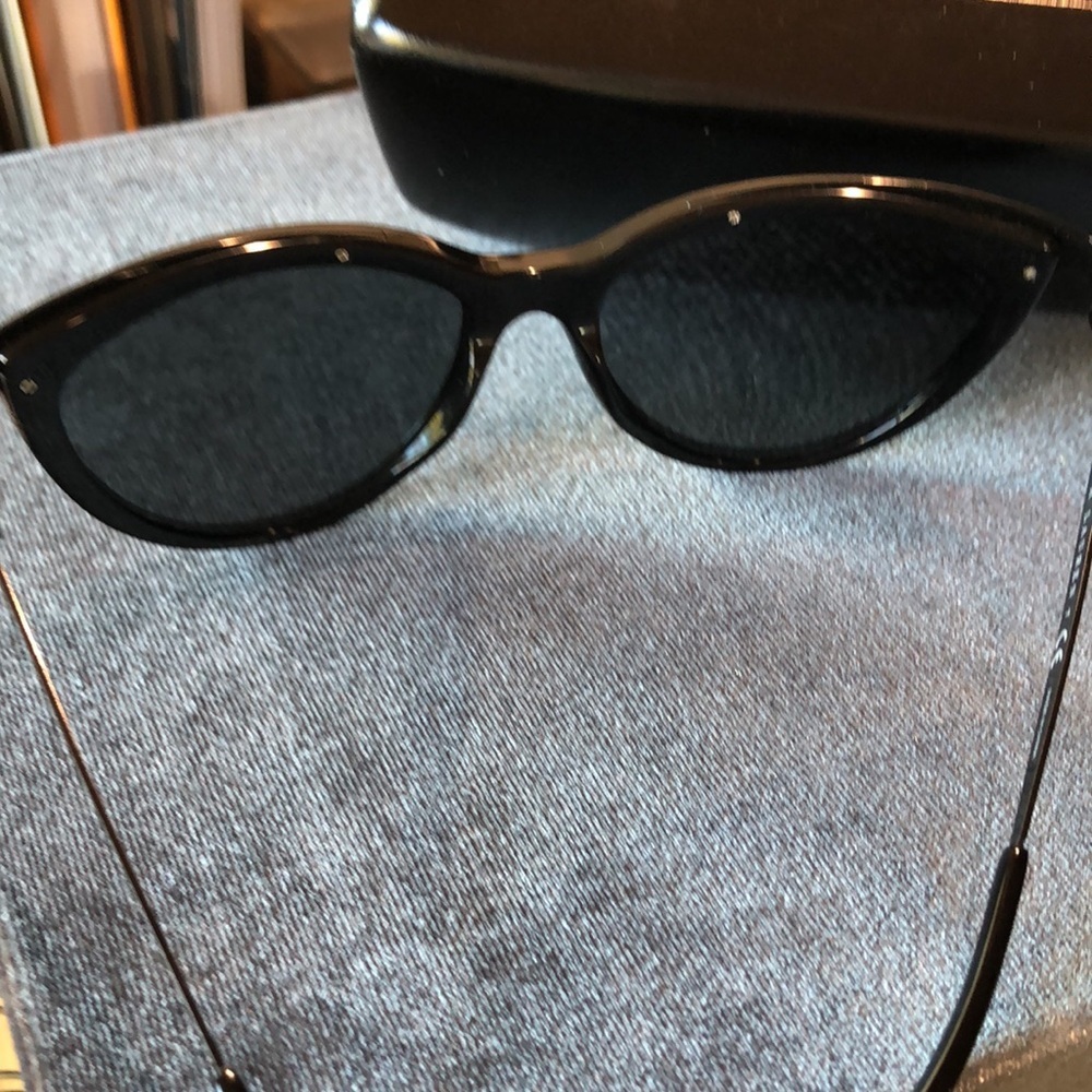 Ralph Lauren womens semi cat eye black frame sunglasses with hard case like new - Picture 5 of 8